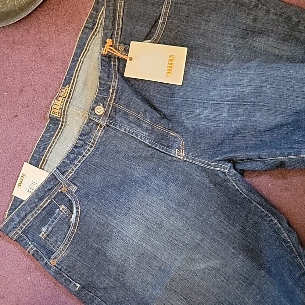 New with tags, JESSICA PARKER,  BITTEN BRAND skinny jeans, plus size 22 reg.
